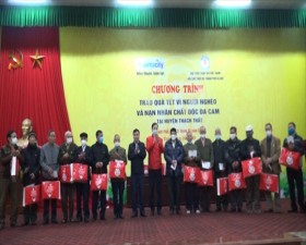 50 suất quà Tết được trao cho nạn nhân chất độc da cam tại huyện Thạch Thất