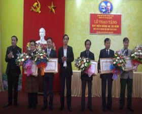 Xã Đại Đồng trao Huy hiệu Đảng đợt 7/11/2020 và đợt 3/2/2021 