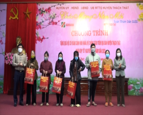 Agribank chi nhánh Hà Nội I: Tặng 166 suất quà Tết cho hộ nghèo, gia đình chính sách trên địa bàn huyện Thạch Thất