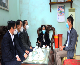 Lãnh đạo Thành phố, lãnh đạo huyện Thạch Thất tặng quà nhân dịp Tết Nguyên đán Nhâm Dần 2022