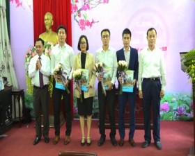 Công bố và trao Quyết định bổ nhiệm cán bộ lãnh đạo, quản lý các phòng chuyên môn của huyện