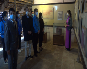 Tuổi trẻ Thạch Thất dâng hương kỷ niệm 75 năm Ngày Bác Hồ về ở và làm việc tại xã Cần Kiệm