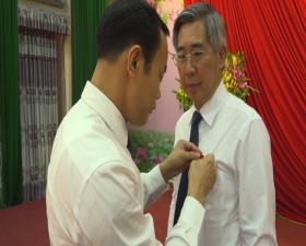 Đảng ủy Cơ quan UBND huyện trao Huy hiệu Đảng và Tổng kết công tác xây dựng Đảng năm 2019