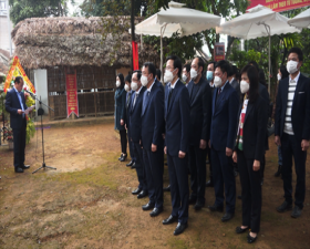 Lãnh đạo huyện Thạch Thất dâng hương kỷ niệm 75 năm Ngày Bác Hồ về ở và làm việc tại xã Cần Kiệm