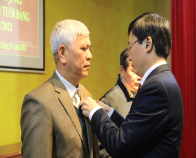 Đảng bộ thị trấn Liên Quan trao Huy hiệu 40 năm tuổi Đảng đợt 03/2/2021 và học tập, quán triệt Nghị quyết Đại hội Đảng bộ thành phố Hà Nội lần thứ XVII, nhiệm kỳ 2020 - 2025