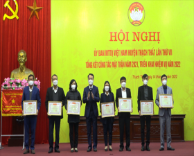 Năm 2021, Ủy ban MTTQ huyện Thạch Thất được UBND Thành phố tặng Cờ đơn vị thi đua xuất sắc