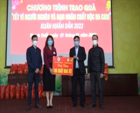 Chương trình trao quà “Tết vì người nghèo và nạn nhân chất độc da cam” tại huyện Thạch Thất