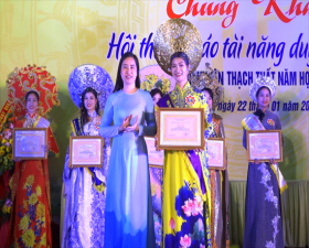 Chung khảo Hội thi “cô giáo tài năng duyên dáng” ngành Giáo dục- Đào tạo huyện Thạch Thất năm học 2021- 2021