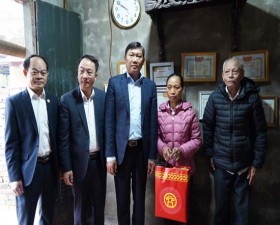 Lãnh đạo Thành phố, lãnh đạo huyện Thạch Thất thăm, tặng quà dịp Tết Nguyên đán Quý Mão 2023