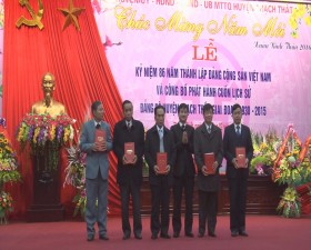 Kỷ niệm 86 năm Ngày thành lập Đảng Cộng Sản Việt Nam, công bố, phát hành cuốn Lịch sử cách mạng của Đảng bộ huyện Thạch Thất giai đoạn 1930-2015.
