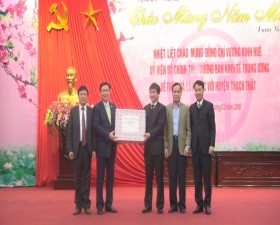 Đồng chí Vương Đình Huệ - Ủy viên Bộ Chính trị - Trưởng Ban kinh tế Trung ương thăm và làm việc tại huyện Thạch Thất