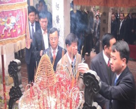 Dâng hương kỷ niệm 488 năm ngày sinh Trạng Bùng- Phùng Khắc Khoan