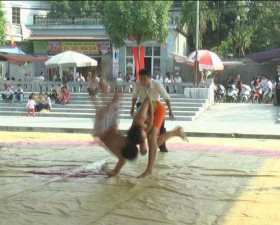 Hội vật truyền thống làng Bùng- xã Phùng Xá- huyện Thạch Thất