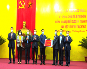 Đồng chí  Vương Đình Huệ - Ủy viên Bộ Chính trị- Bí thư Thành ủy- Trưởng đoàn đại biểu Quốc hội Thành phố Hà Nội làm việc tại huyện Thạch Thất