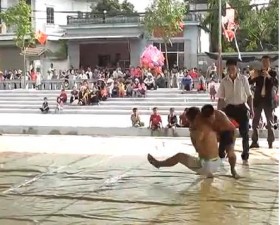 Khai mạc hội vật truyền thống làng Bùng xã Phùng Xá năm 2014