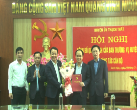 Hội nghị công bố Quyết định điều động, luân chuyển cán bộ giữ chức vụ Phó Bí thư Đảng ủy xã Canh Nậu
