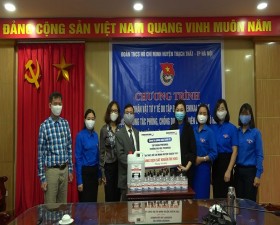 Huyện đoàn Thạch Thất  tiếp nhận vật tư y tế của Tập đoàn Phenikaa
