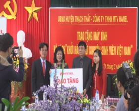 Công ty TNHH MTV HANEL trao tặng máy tính và sách cho hai trường THCS Bình Yên và THCS Hạ Bằng
