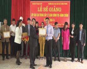 Huyện ủy Thạch Thất bế giảng lớp Trung cấp lí luận chính trị- hành chính K6A