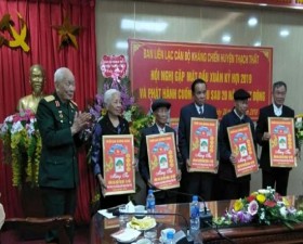 	Ban liên lạc cán bộ kháng chiến huyện ra mắt cuốn kỷ yếu