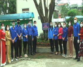 Đoàn Thanh niên Trung tâm GDNN- GDTX Thạch Thất thực hiện công trình “Vườn hoa Thanh niên”