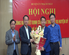 Thạch Thất công bố Quyết định bổ nhiệm Chánh Văn phòng Huyện ủy Thạch Thất
