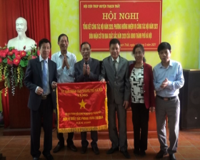 	Hội cựu thanh niên xung phong huyện Thạch Thất nhận Cờ thi đua xuất sắc của UBND thành phố Hà Nội