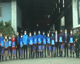 Trung ương Đoàn thăm, tặng quà đoàn viên thanh niên có hoàn cảnh khó khăn