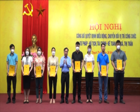 Hội nghị công bố Quyết định điều động, chuyển đổi vị trí công chức Tư pháp- Hộ tịch, Tài chính- Kế toán các xã, thị trấn