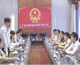 Thứ trưởng Bộ y tế kiểm tra phòng chống dịch sởi tại huyện Thạch Thất