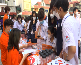 Trường THPT Phùng Khắc Khoan tư vấn, định hướng nghề nghiệp cho học sinh năm 2022