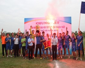 Các hoạt động thi đấu tại giải cầu lông và bóng đá trong Đại hội TDTT huyện Thạch Thất lần thứ VIII năm 2017