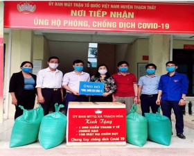 Cán bộ và nhân dân xã Thạch Hòa ủng hộ công tác phòng, chống dịch COVID- 19 của huyện