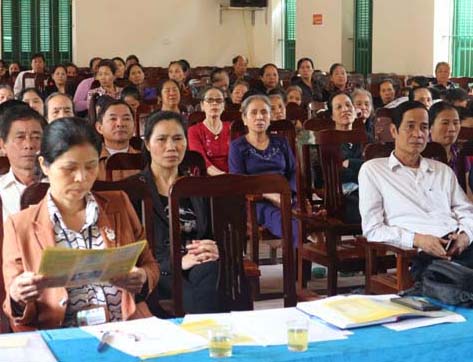 Tuyên truyền về bảo hiểm y tế, bảo hiểm xã hội ở xã Phùng Xá. 