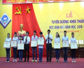 Tuyên dương khen thưởng học sinh giỏi năm học 2015 – 2016