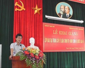 Khai giảng lớp trung cấp Chính trị-hành chính 