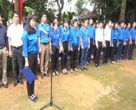 Tuổi trẻ huyện Thạch Thất long trọng tổ chức lễ dâng hương kỷ niệm 130 năm Ngày sinh Chủ tịch Hồ Chí Minh