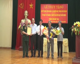 Lễ trao tặng quyết định công nhận Người hoạt động cách mạng từ ngày 01/01/1945 đến Cách mạng tháng Tám 