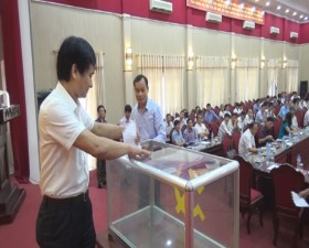 Lấy phiếu tín nhiệm nhân sự các chức danh HĐND và UBND huyện Thạch Thất