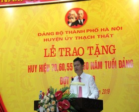Huyện ủy Thạch Thất trao Huy hiệu Đảng đợt 19/5/2019