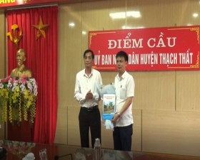 Thạch Thất công bố và trao Quyết định bổ nhiệm cán bộ lãnh đạo, quản lý các phòng, cơ quan chuyên môn của huyện