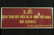 Lễ trao huy hiệu cho các đồng chí 30-40 năm tuổi Đảng xã Yên Bình