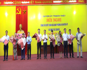 Thạch Thất công bố các Quyết định về công tác cán bộ