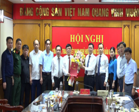 Hội nghị công bố, trao Quyết định nghỉ hưu hưởng chế độ bảo hiểm xã hội đối với Nguyên Chủ tịch UBND huyện Thạch Thất