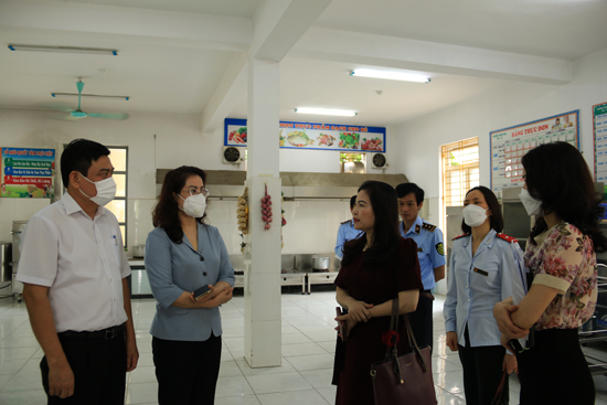 Đoàn kiểm tra số 3 của Thành phố kiểm tra công tác an toàn vệ sinh thực phẩm tại huyện Thạch Thất