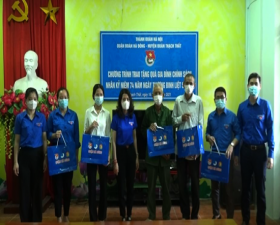 	Huyện đoàn Thạch Thất tặng 23 suất quà cho các đối tượng chính sách