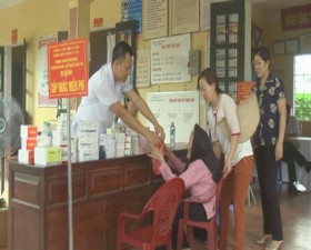 Khám cấp thuốc miễn phí nhân dịp kỷ niệm 69 năm ngày thương binh liệt sỹ.