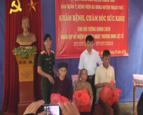 Khám bệnh, cấp phát thuốc miễn phí cho đối tượng chính sách tại xã Kim Quan