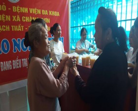 Hội Chữ thập đỏ huyện Thạch Thất tổ chức chương trình Bát cháo nghĩa tình