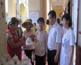 Tặng bữa ăn miễn phí cho bệnh nhân có hoàn cảnh khó khăn